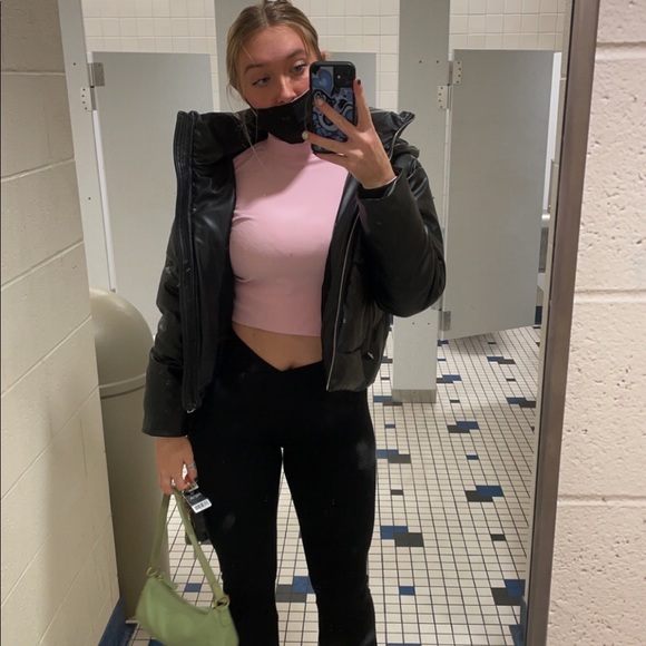 Meet your Posher, Natalie - Picture 2 of 3